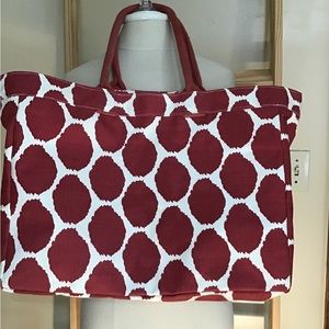 Woman’s Large tote magnetic snap zipper pocket on the inside